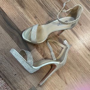 SIZE 7. GREAT CONDITION. DIDIFU GOLD GLITTER STILETTOS!